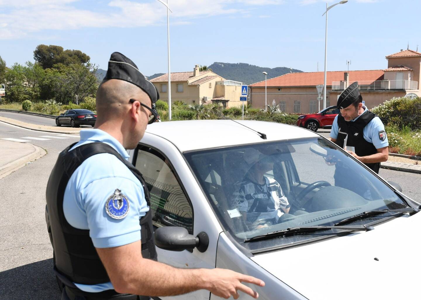 Saint-Cyr-sur-Mer, le 10 mai 2022: face au relâchement constaté sur les routes, gendarmes et policiers multiplient les contrôles dans le département. 