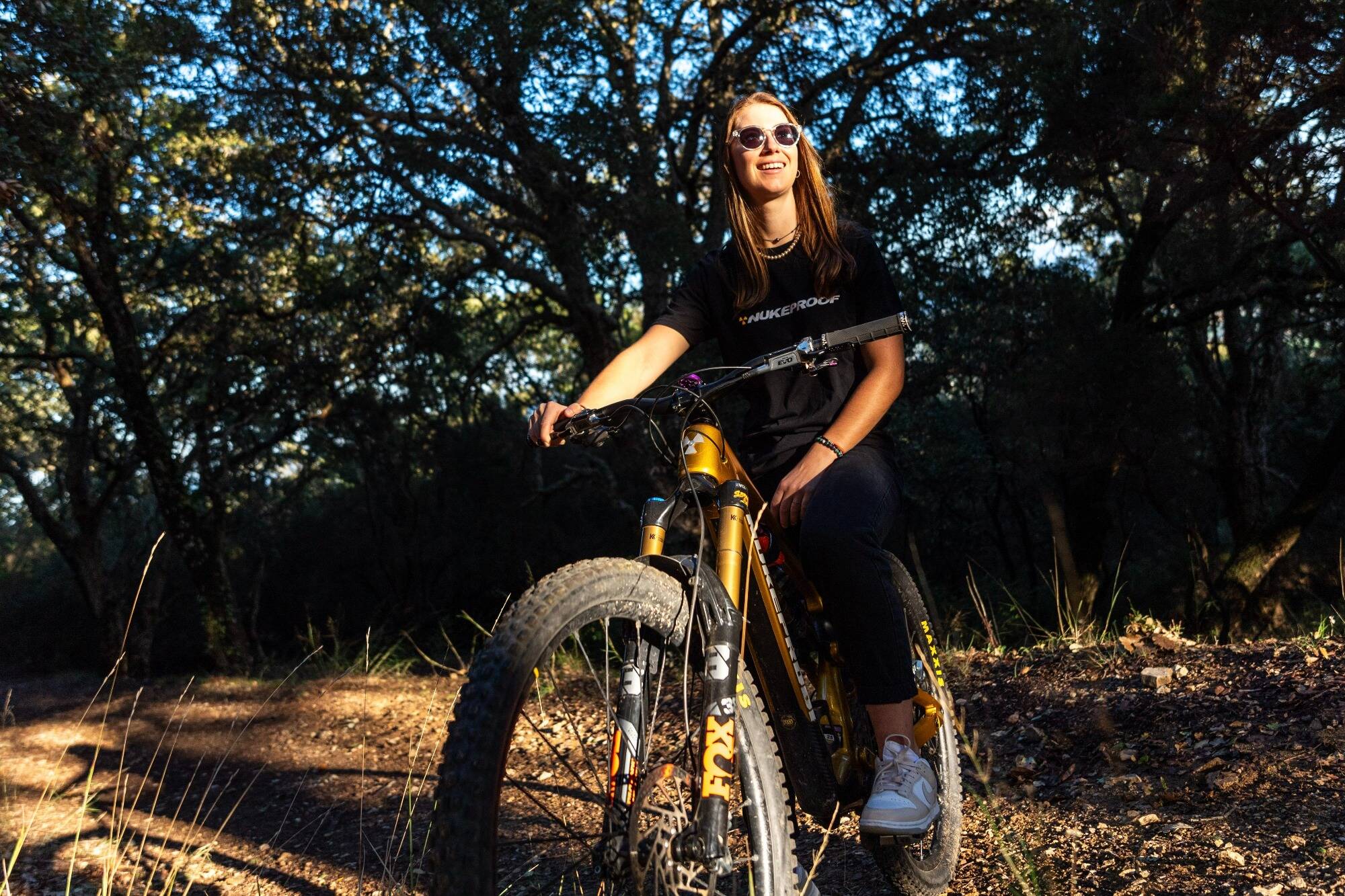"Mon rêve, porter le maillot tricolore": à 23 ans, cette Varoise a remporté sa deuxième coupe de France de VTT enduro