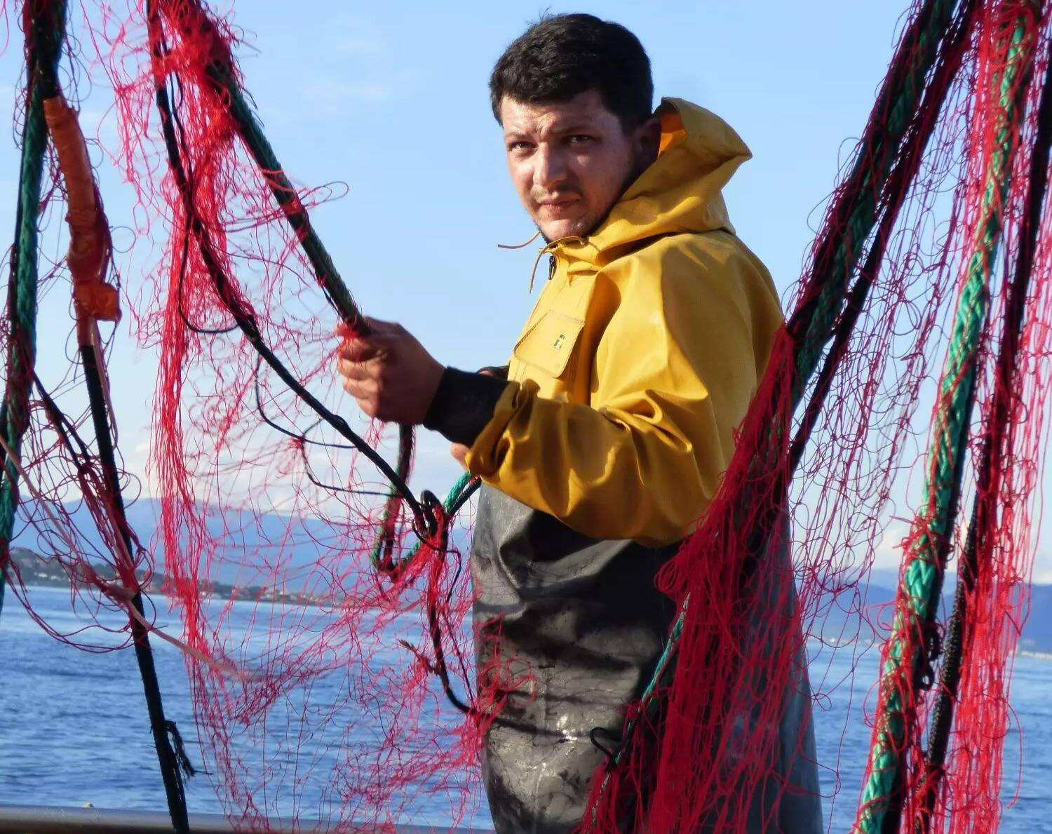 "Un homme qui se prend un coup de couteau pour un pack de bière, ça m'a donné une claque": après avoir traîné dans les rues, il devient pêcheur dans le Var