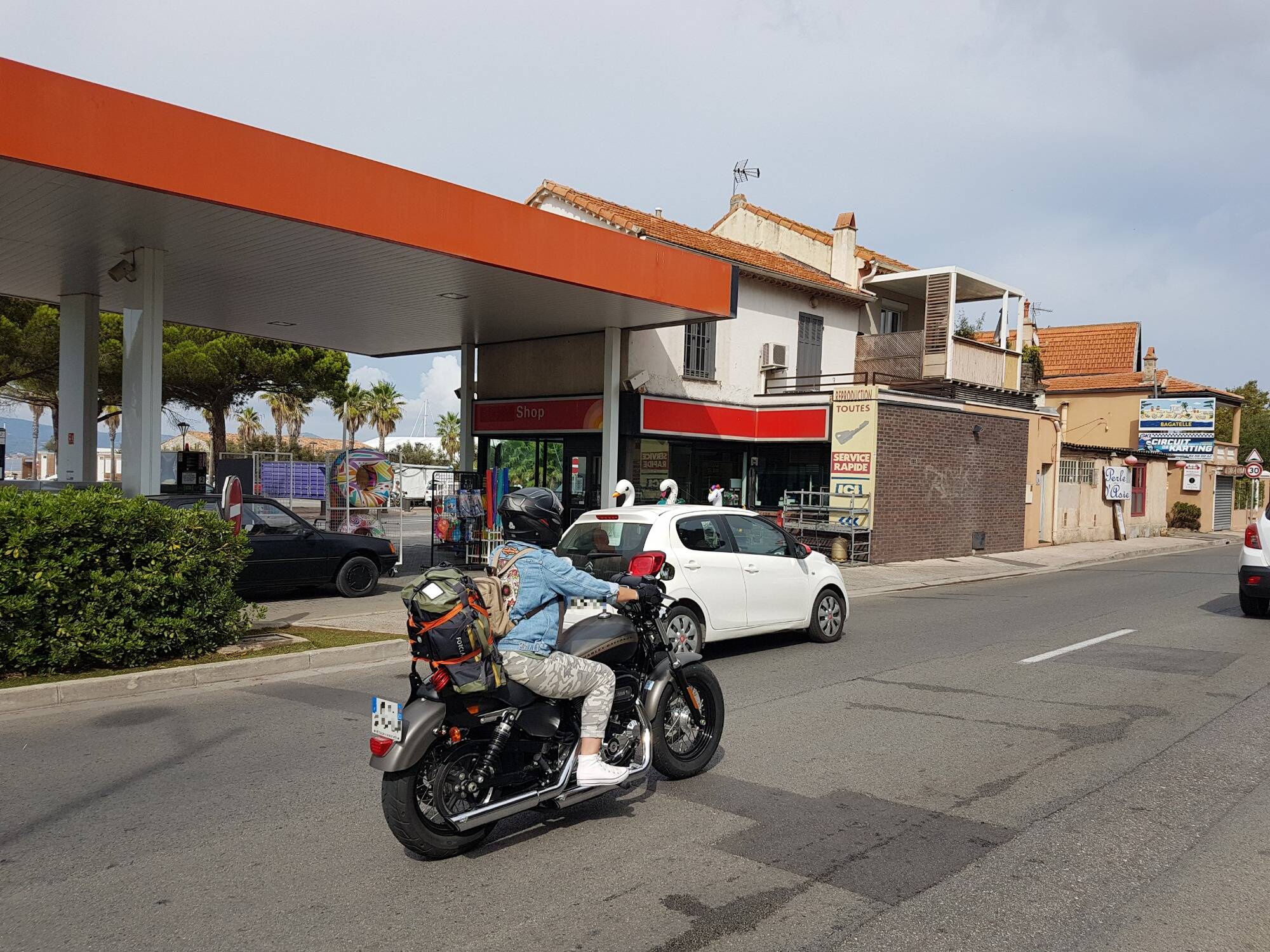 "Une question de survie": pourquoi le litre de carburant frôle les 2 euros à Saint-Tropez