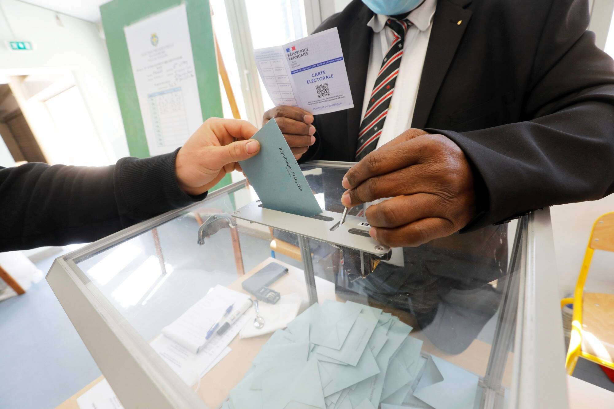 Les Français ont commencé à voter pour le 1er tour des législatives, résultats à 20 heures
