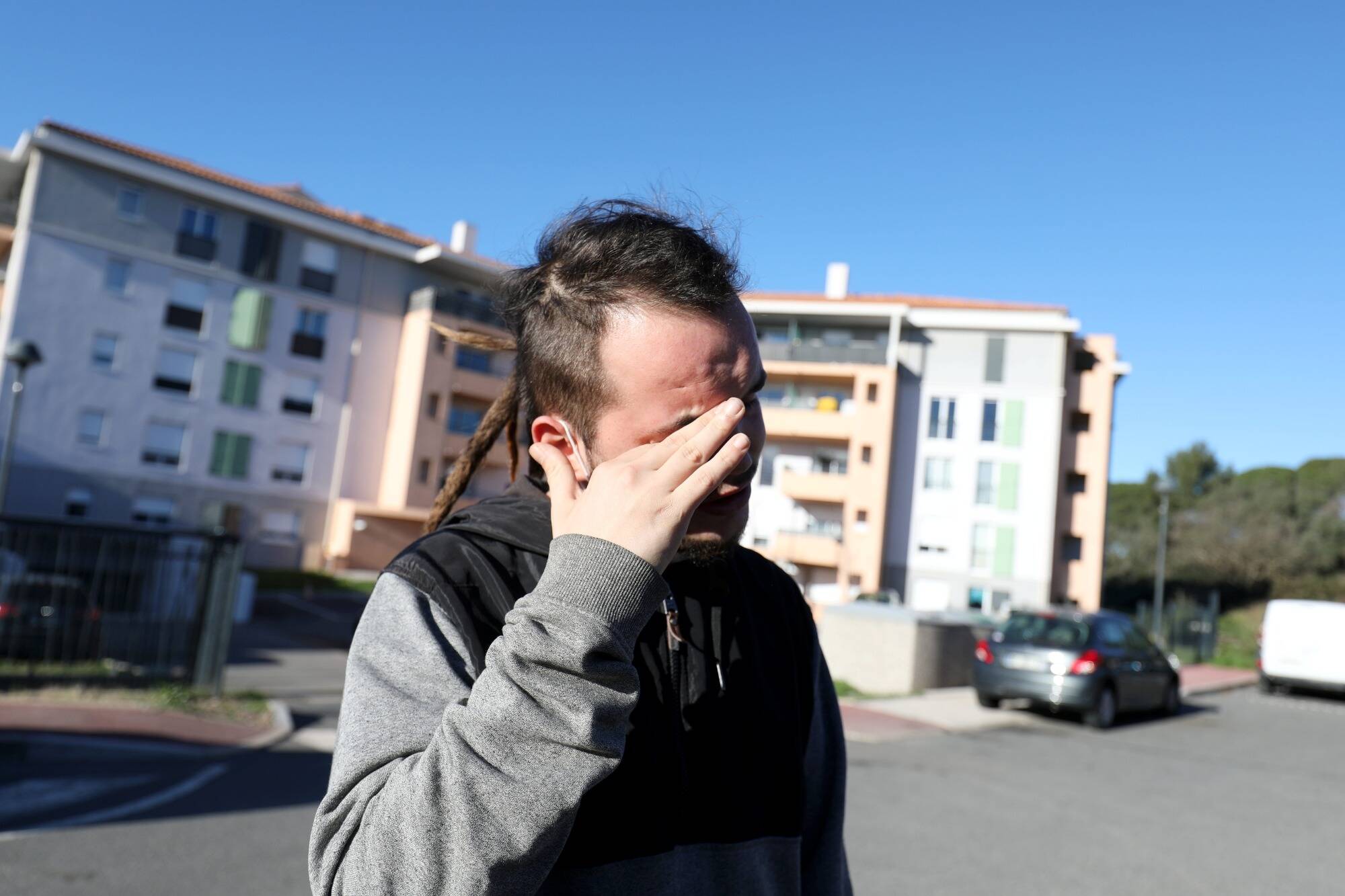 "J'ai pris son pouls, mais le coeur ne battait plus": le récit glaçant des voisins de la victime du féminicide à Fréjus