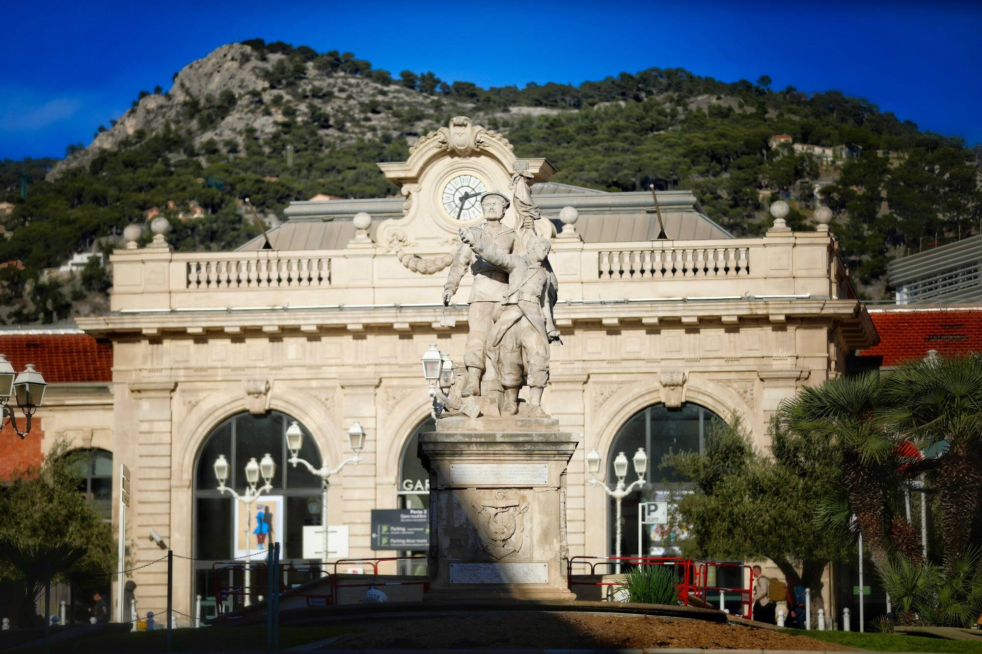 Vieille de 130, la statue du "Monument aux Mobiles" va bientôt retrouver son lustre d'antan à Toulon
