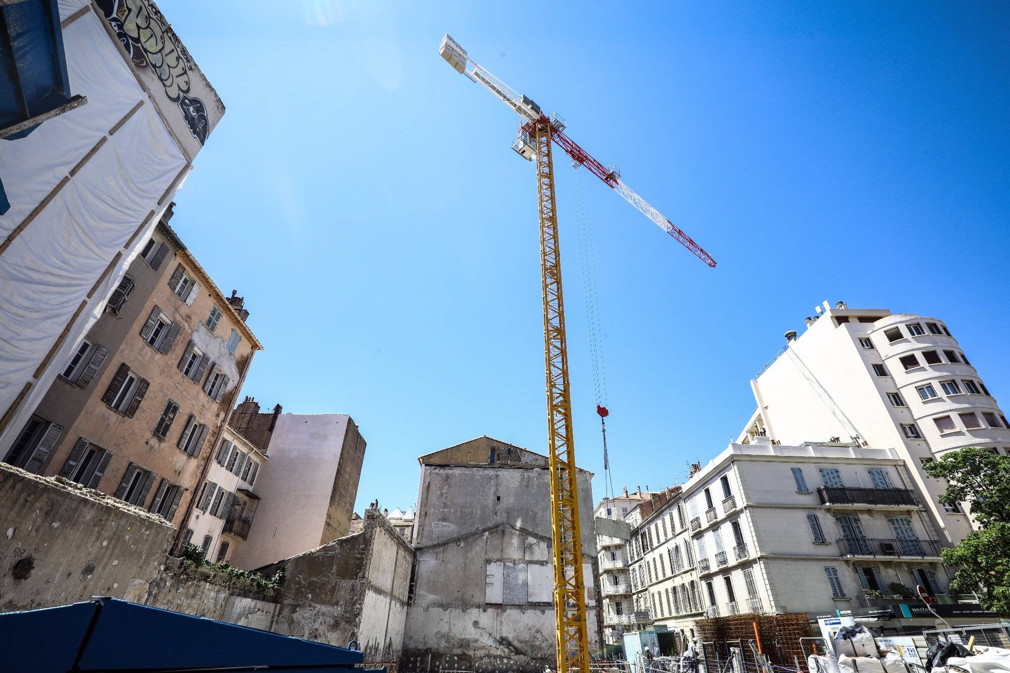 "Tous les indicateurs sont au rouge": le monde de l'immobilier coulé par la crise politique?