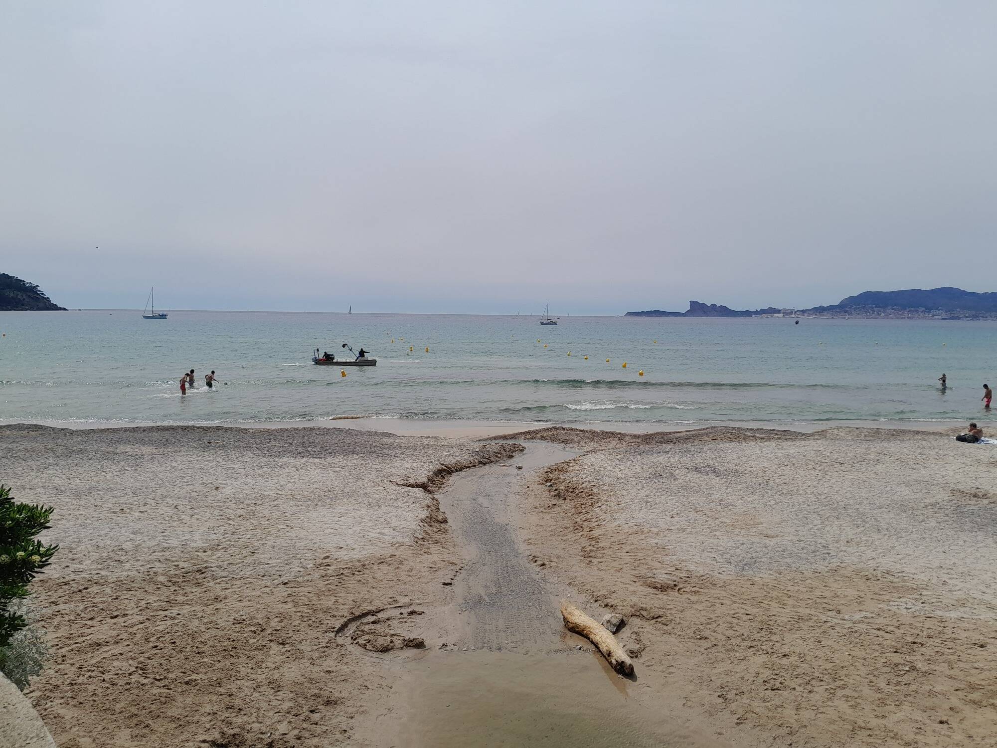 Classée comme étant l'une des pires de France par l'association Eau et Rivières de Bretagne, cette plage du Var est-elle vraiment polluée?