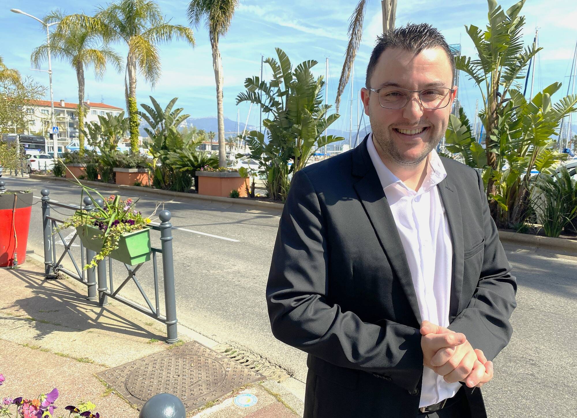 Humoriste, chef d'entreprise, écrivain, officier de réserve... L'incroyable parcours du varois Meddy Viardot