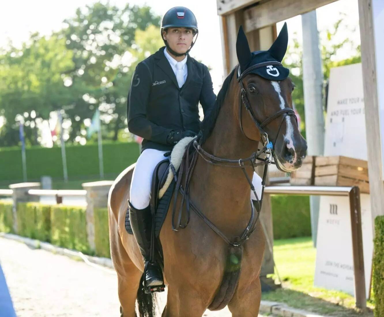 Le cavalier monégasque Íñigo López de la Osa Franco vise Valkenswaard après une série de concours aux Pays-Bas