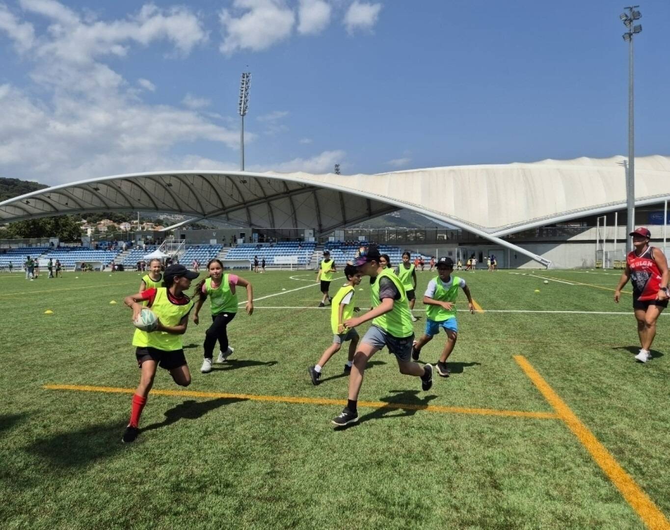 Rugby: avec le programme "Écol'Ovale", 700 écoliers des établissements de Toulon se sont surpassés