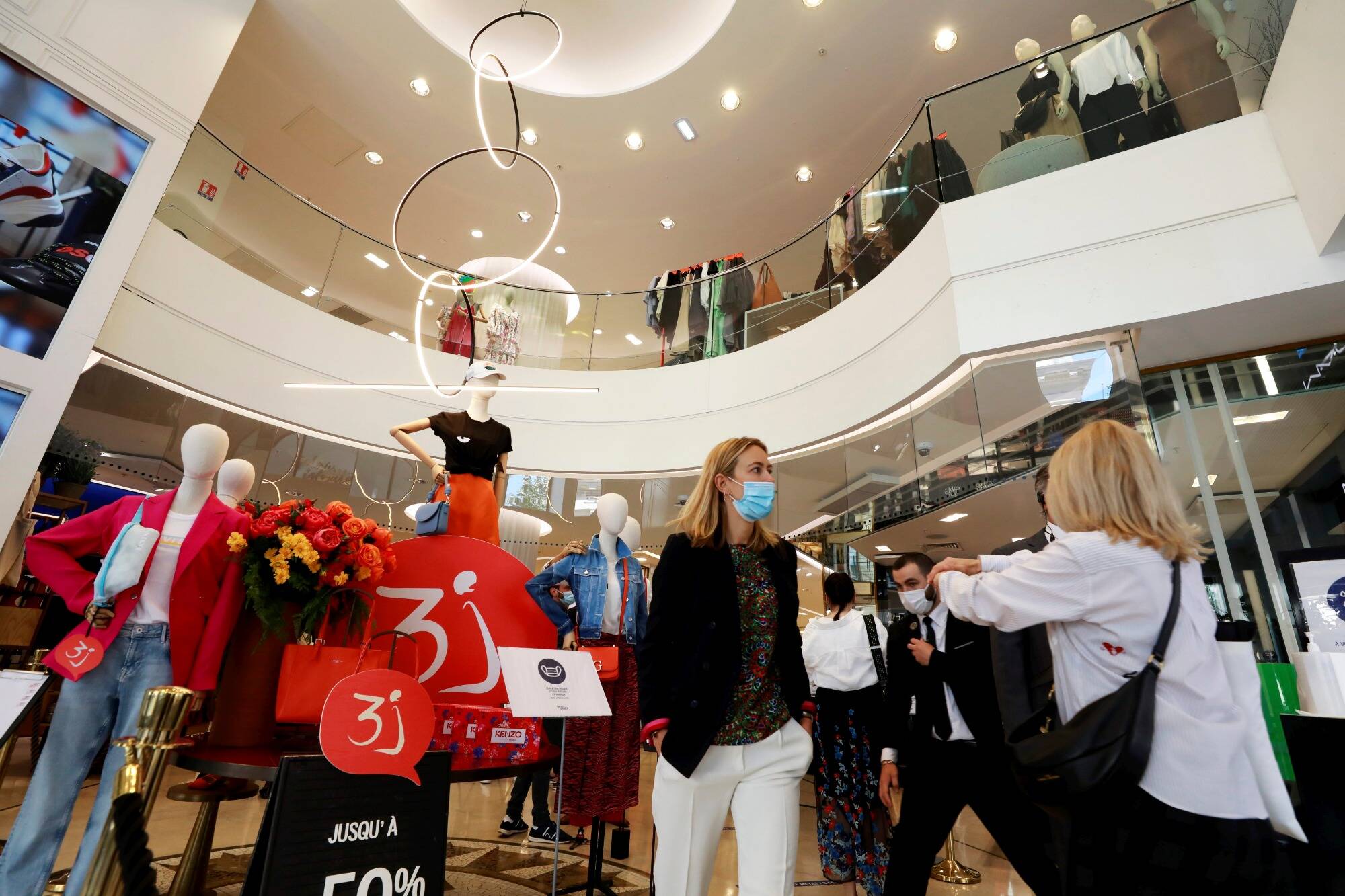 Grand lifting pour les façades des bâtiments de la place Masséna à Nice (et ça coûte cher)