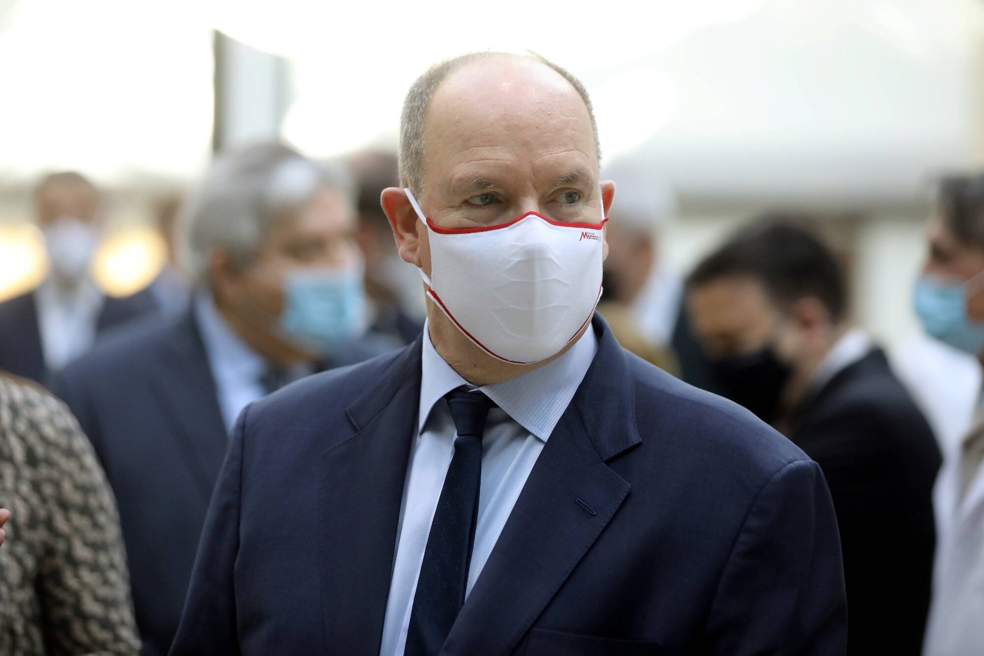 Un site internet attaque des proches du Palais de Monaco, le prince Albert II condamne et riposte