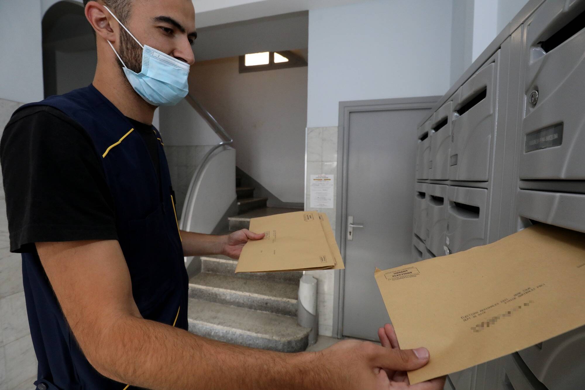 "Ce n'est pas un secret qu'il n'y a pas assez de facteurs": la distribution du courrier dans les villages reculés de la Tinée s'étiole depuis cet été