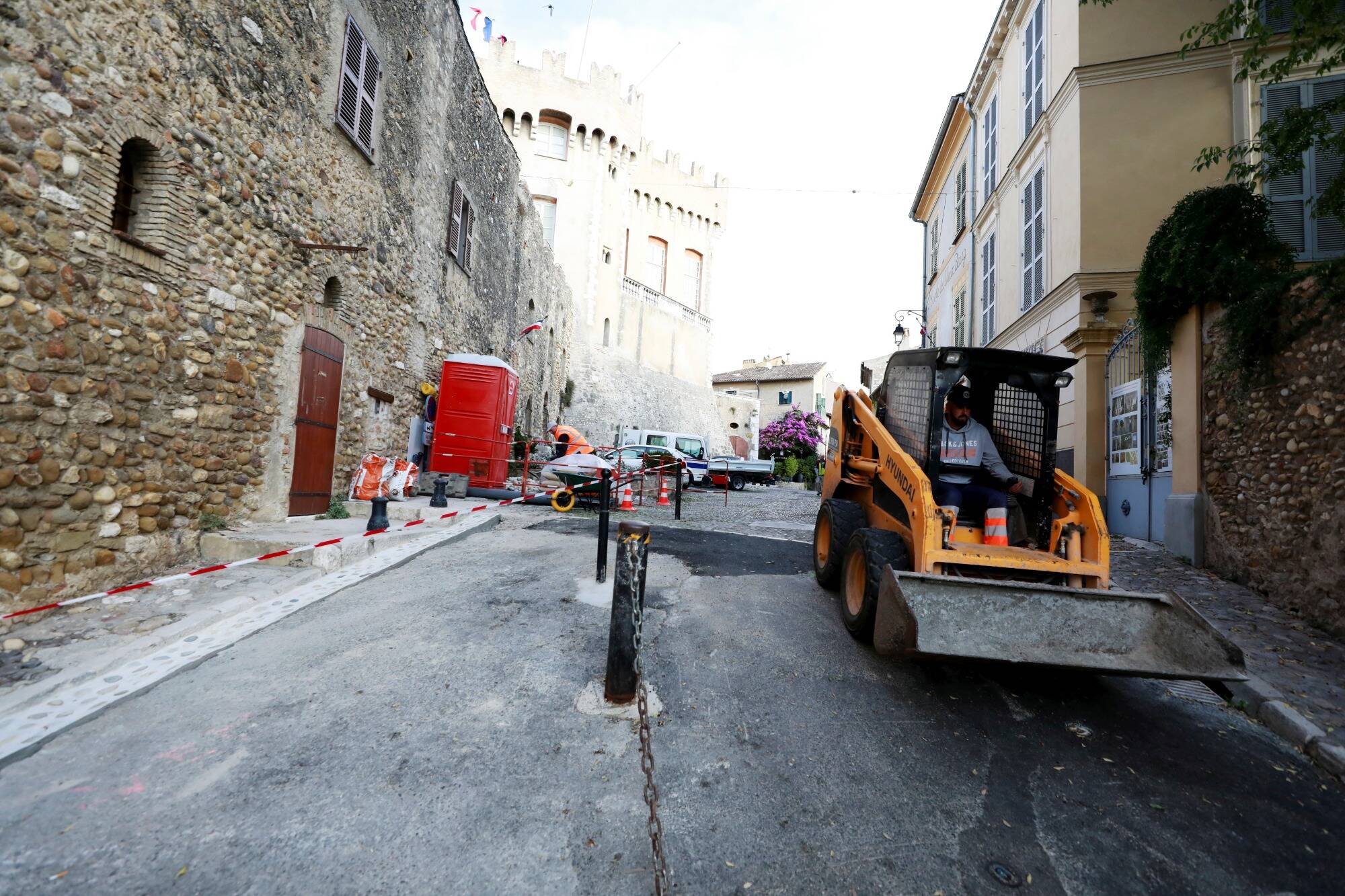 "C'est un enfer": les riverains n'en peuvent plus des travaux qui s'enchaînent dans le vieux-village de Cagnes-sur-Mer