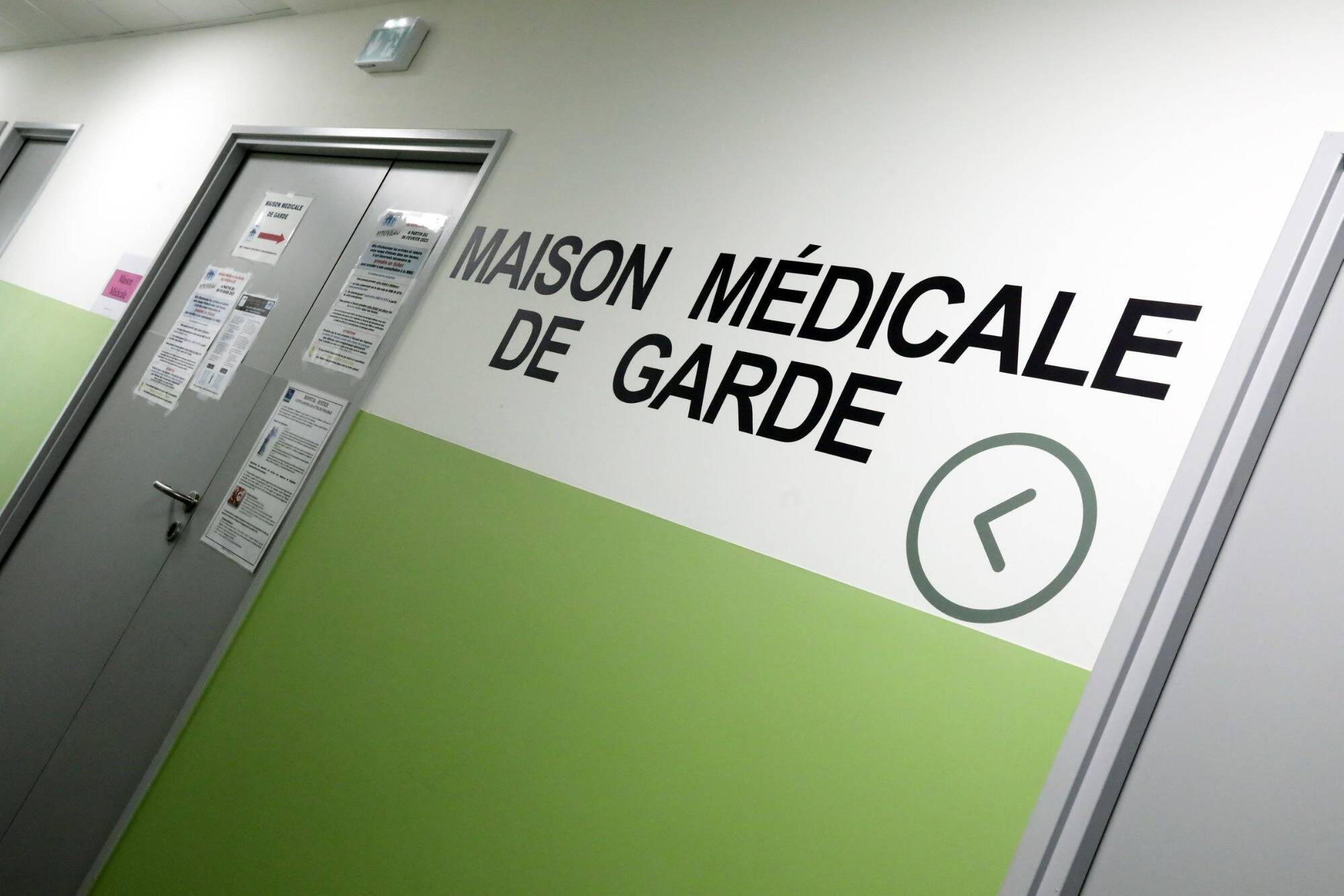 En immersion aux urgences de Brignoles, où "les naufragés" finissent après avoir erré en plein désert médical