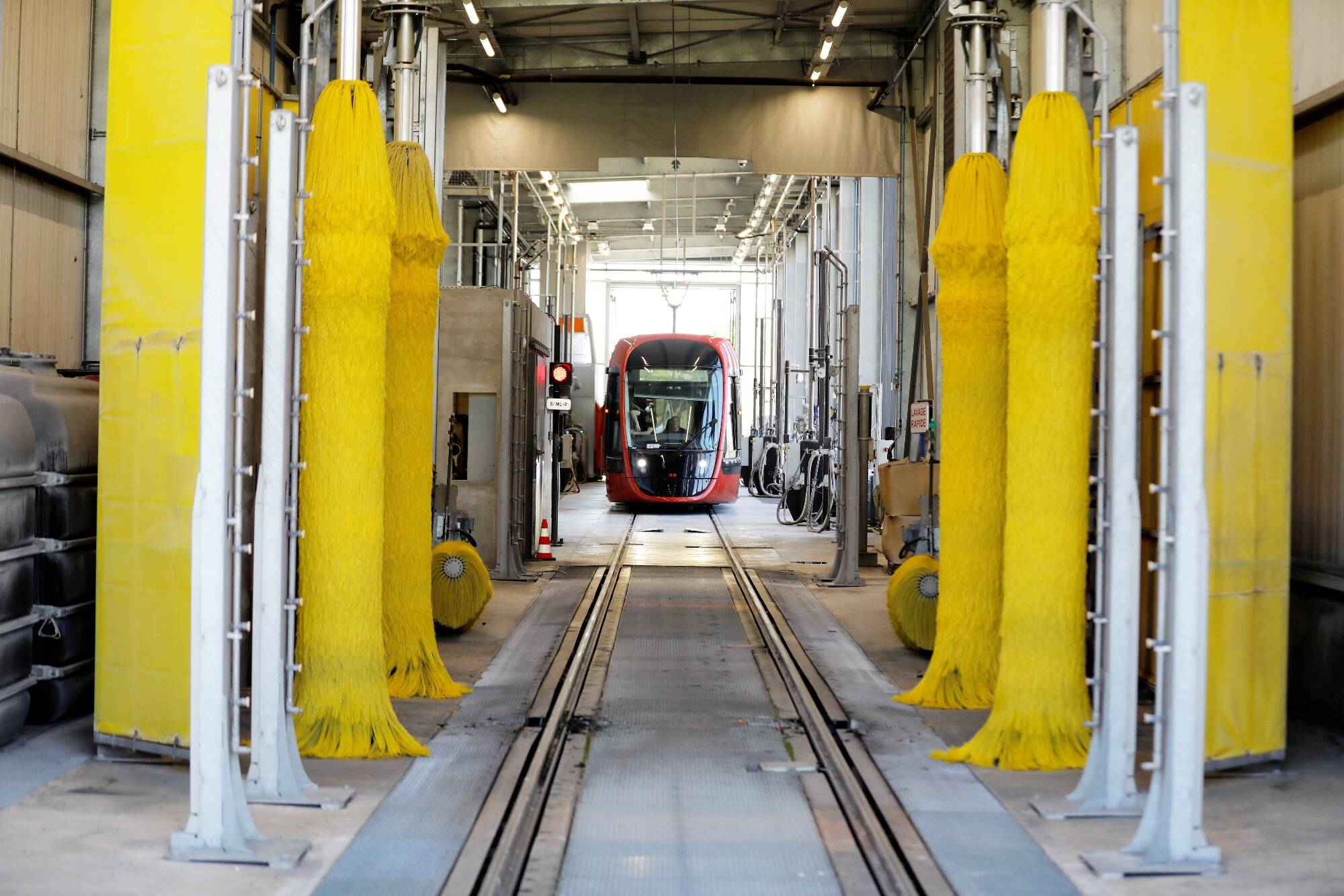Entretien, réparations, contrôles... On vous emmène dans les coulisses de la ligne 2 du tramway à Nice