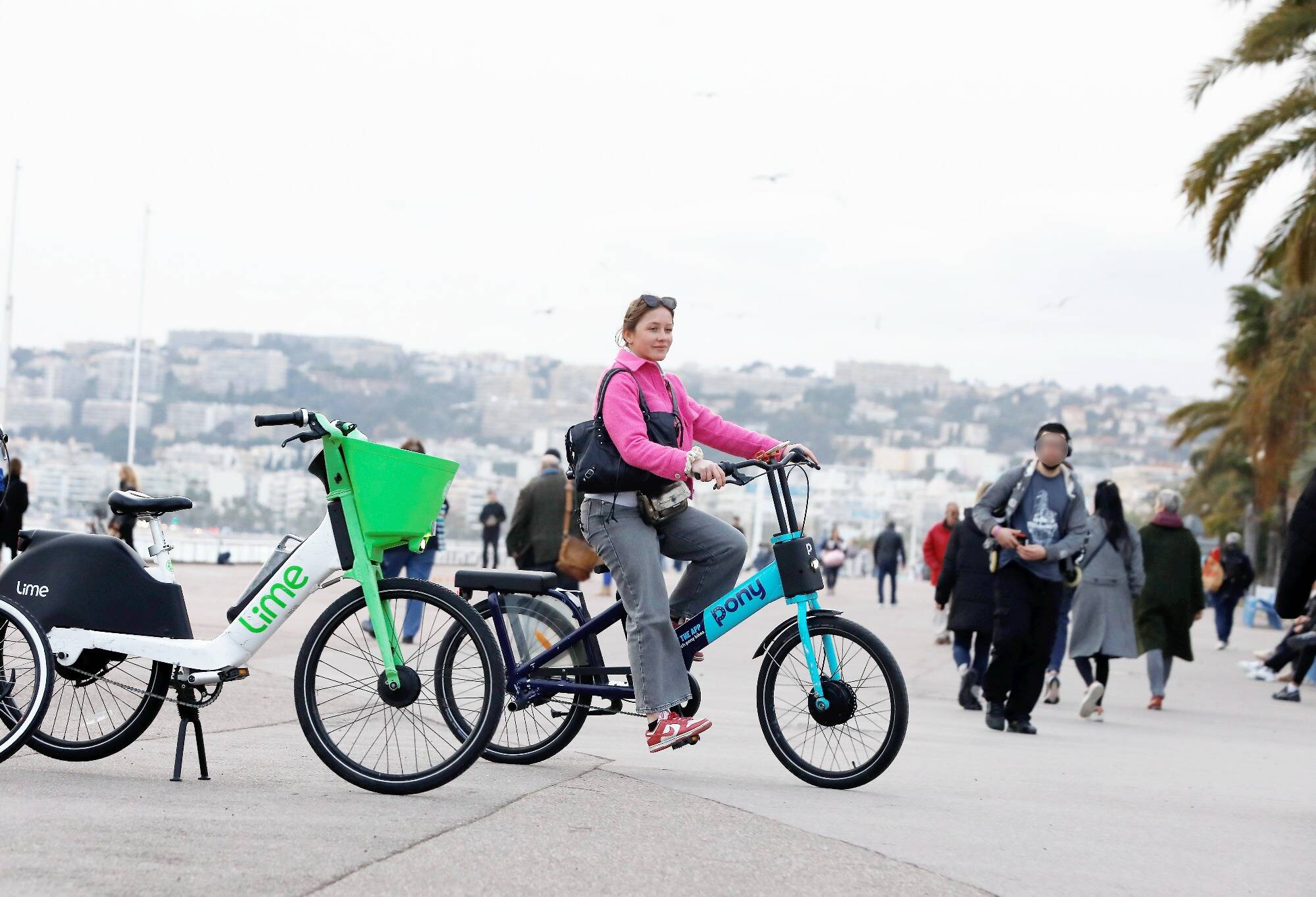 Les vélos qui remplacent les "Vélobleus" à Nice sont-ils vraiment hors de prix? On a comparé pour vous