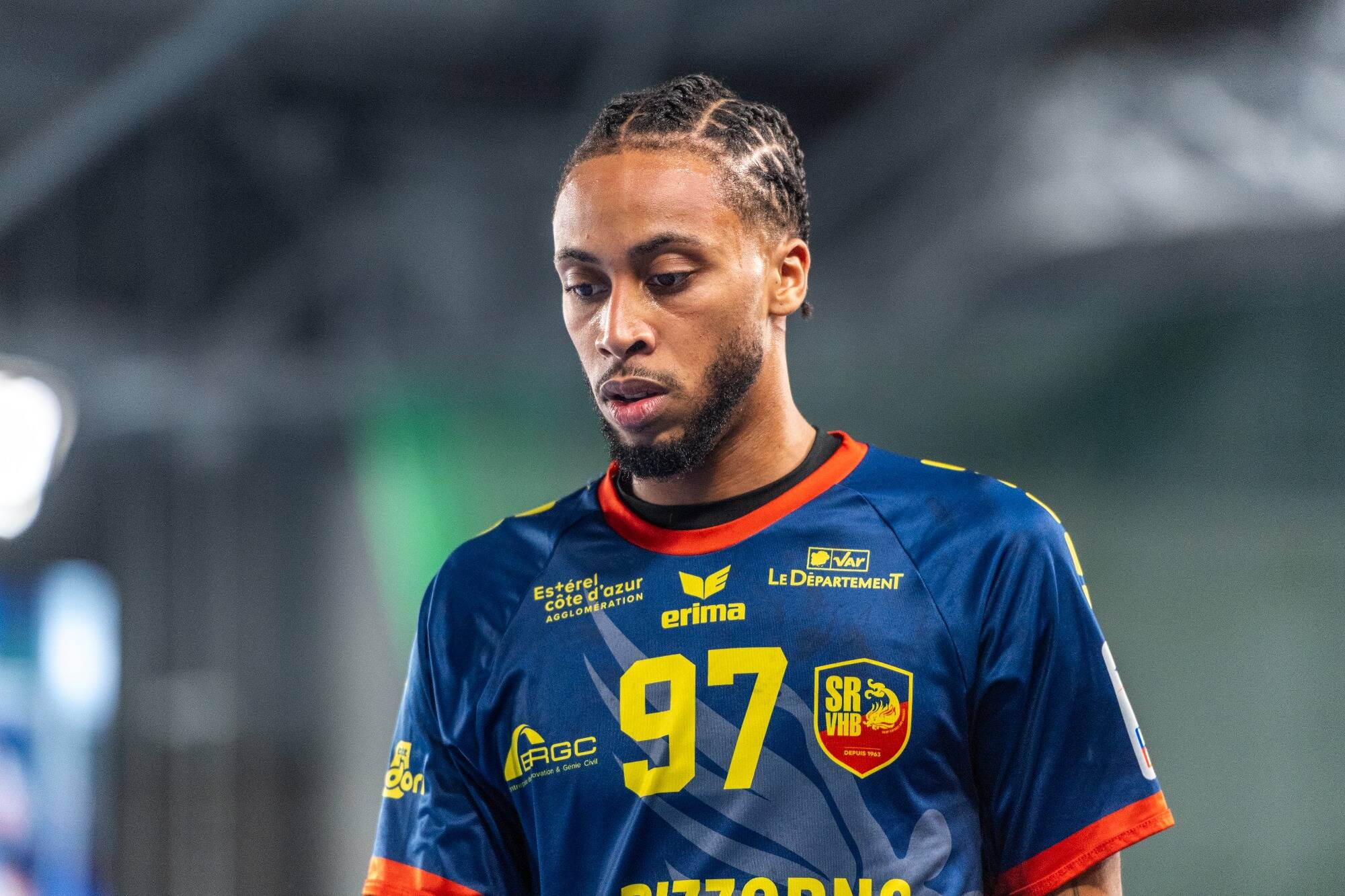 "Je ne veux pas être un demi-joueur": Drevy Paschal endosse le rôle de finisseur du Saint-Raphaël Var handball