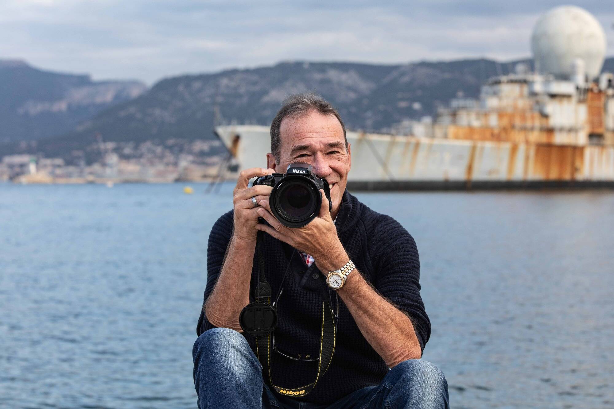 "Je ne publie jamais des choses qui pourraient embarrasser l'armée": ce passionné photographie les navires militaires dans la rade de Toulon