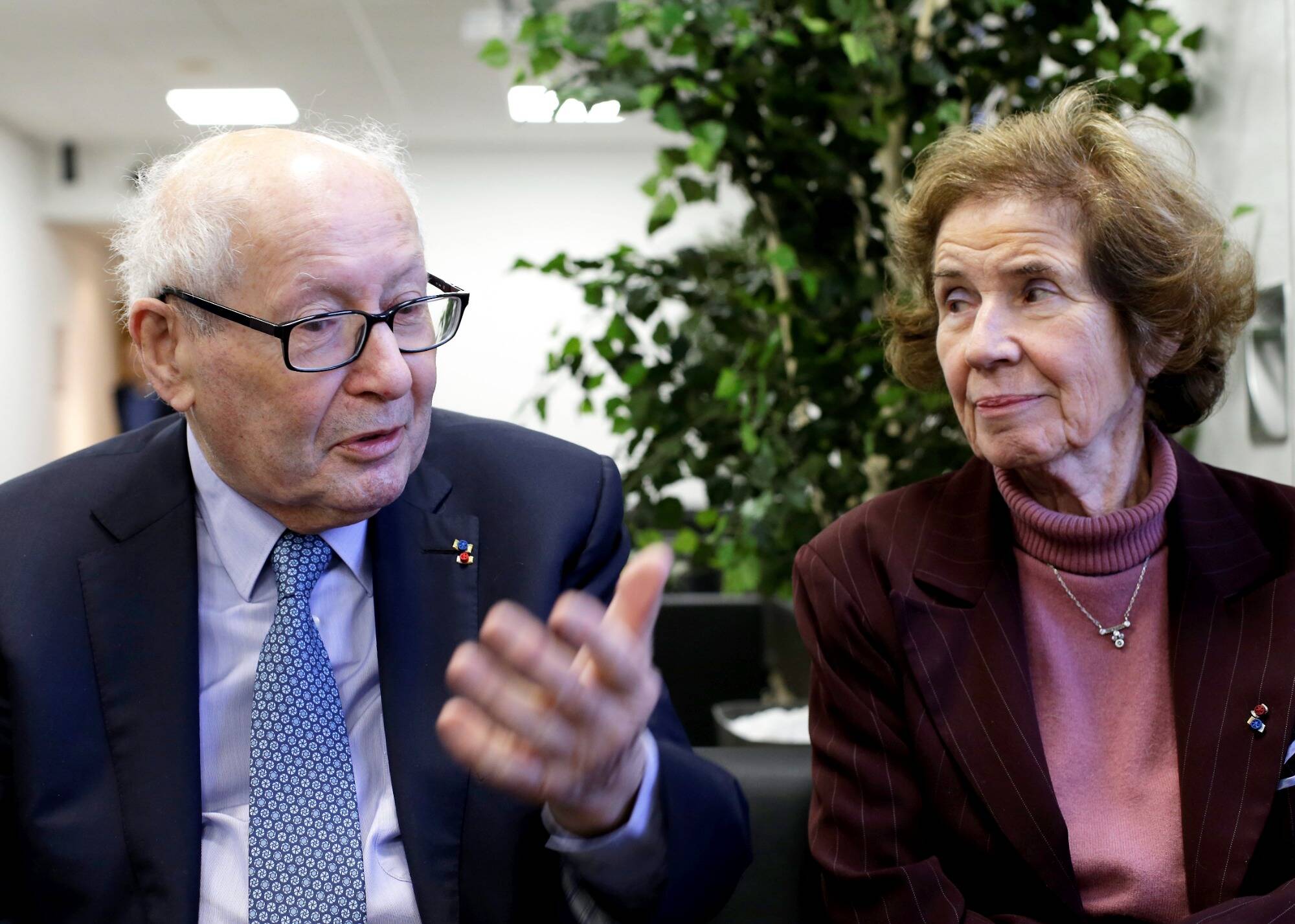 Serge Klarsfeld se justifie et répond à la polémique sur sa décoration par le maire RN de Perpignan Louis Aliot