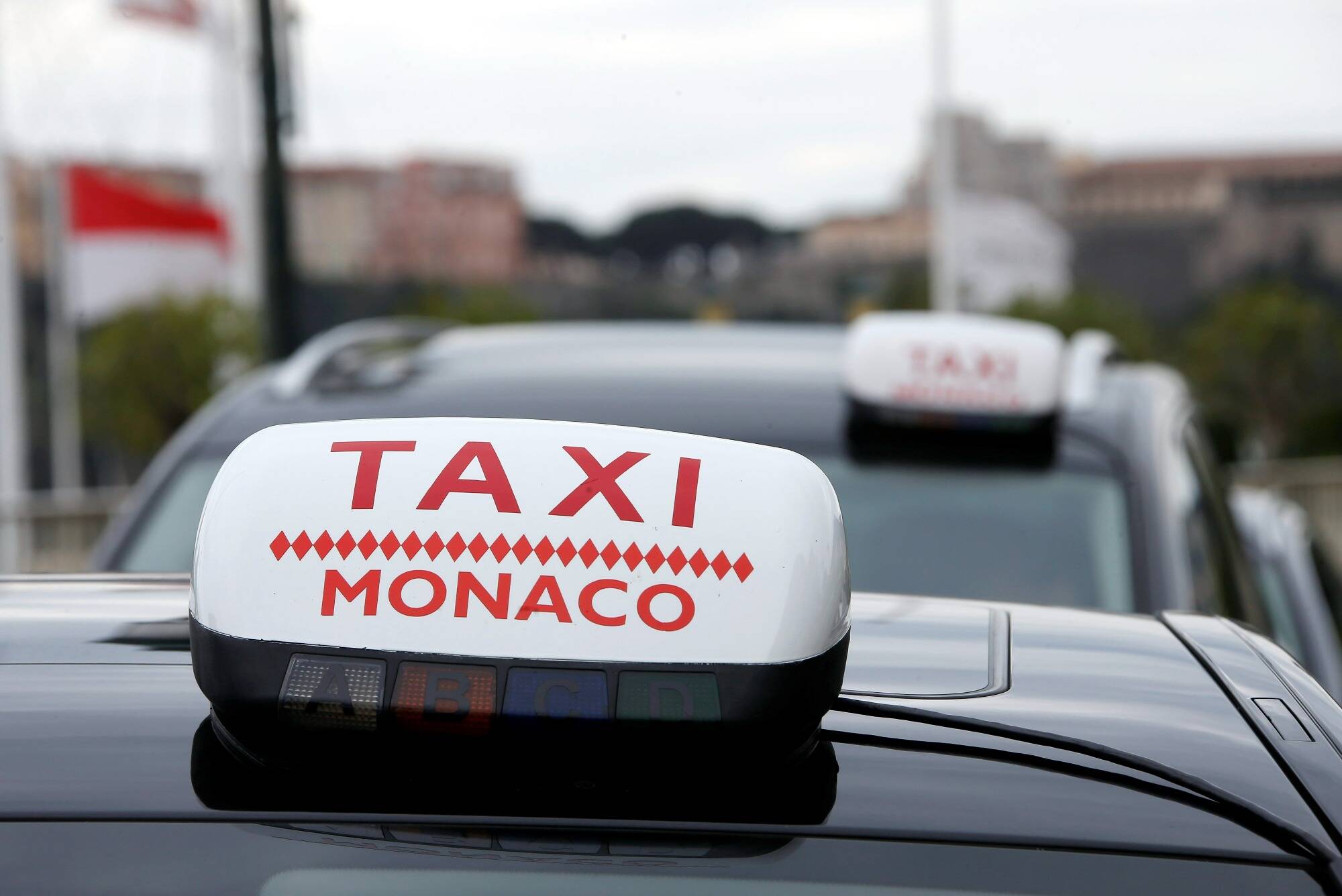 "Ils ne veulent pas se déplacer", "ils n'appliquent pas la loi sur l'alcool": les taxis monégasques se défendent sur leur disponibilité et la gestion des clients ivres la nuit