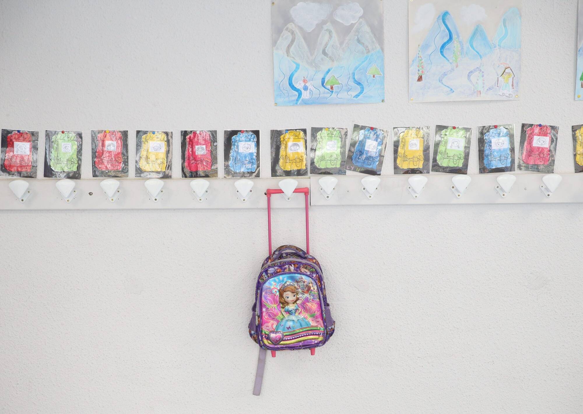 "Trop de vacances scolaires" pour les élèves français? Les réactions des professionnels de l'enseignement, de la santé et du tourisme