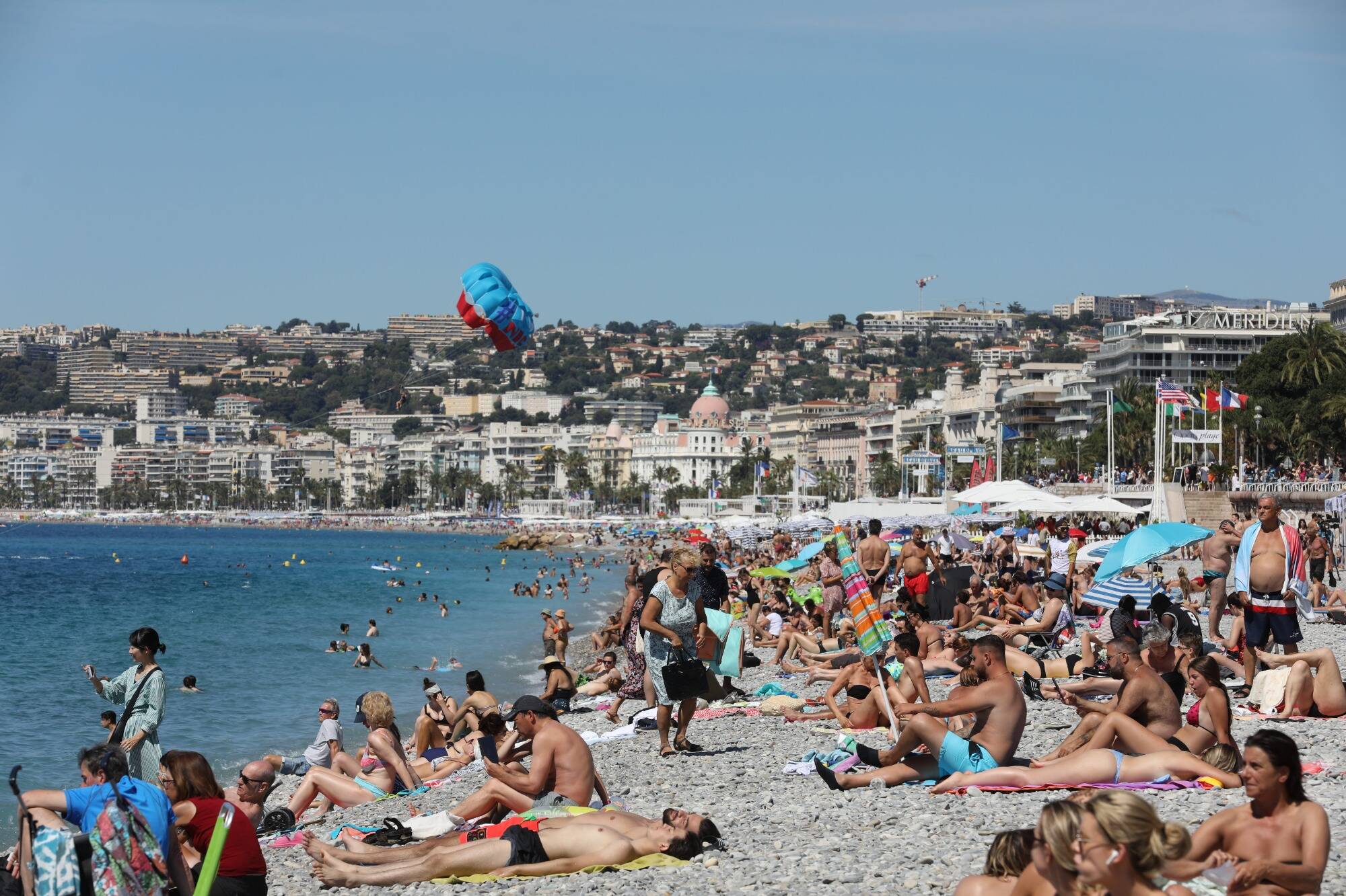 Rebond de la saison touristique sur la Côte d'Azur mais l'ombre du delta plane encore sur le secteur