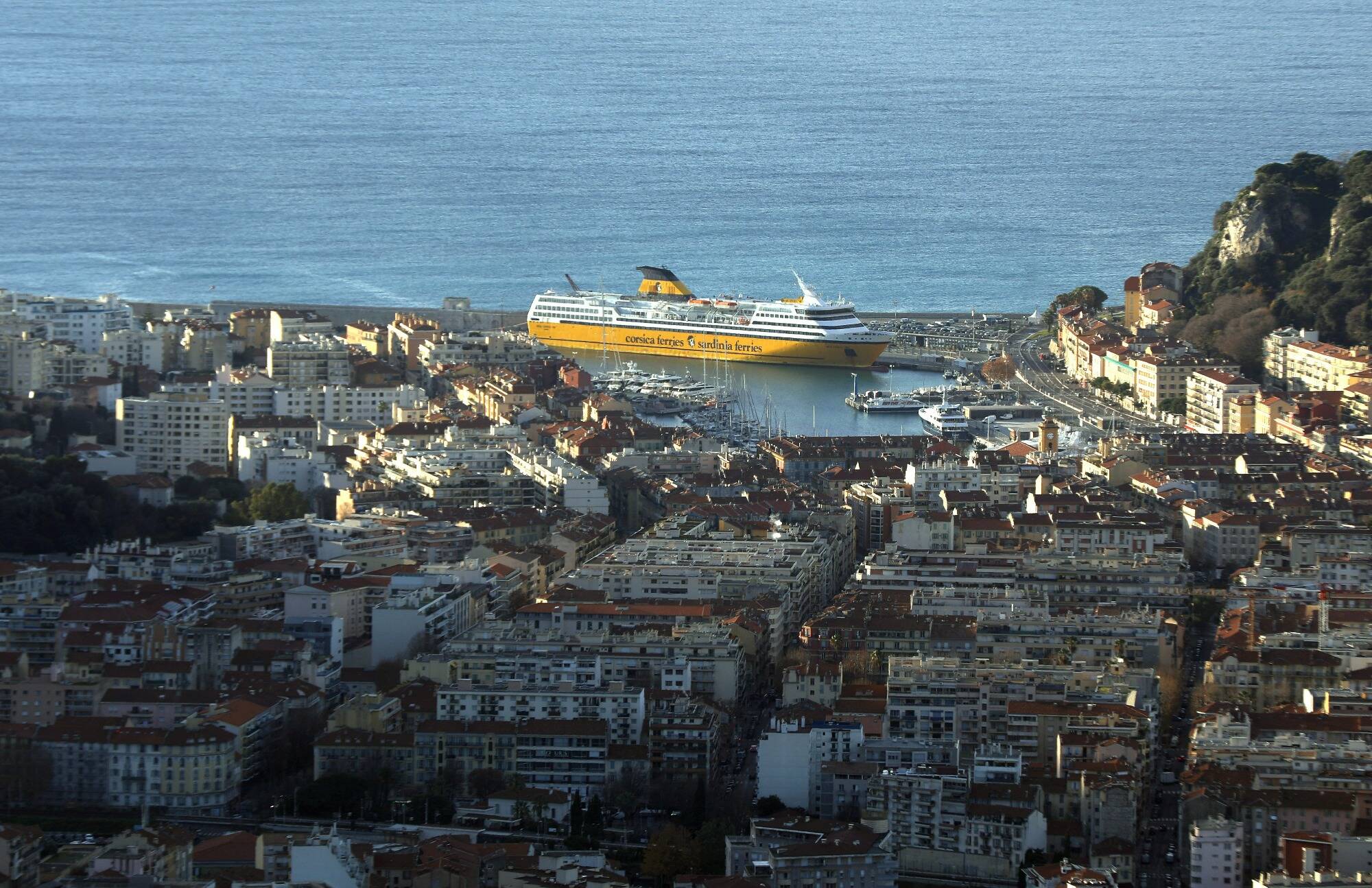Les ferries pour la Corse au départ de Nice sont-ils concernés par l'arrêté anti-croisières?