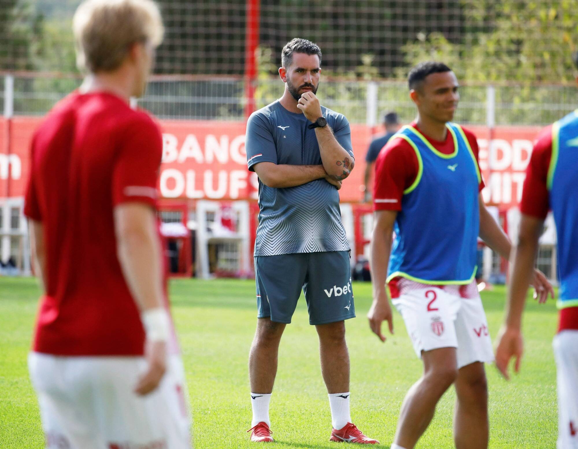 Coups francs, corners, touches longues: l'AS Monaco confie ses phases arrêtées à Abel Lorincz