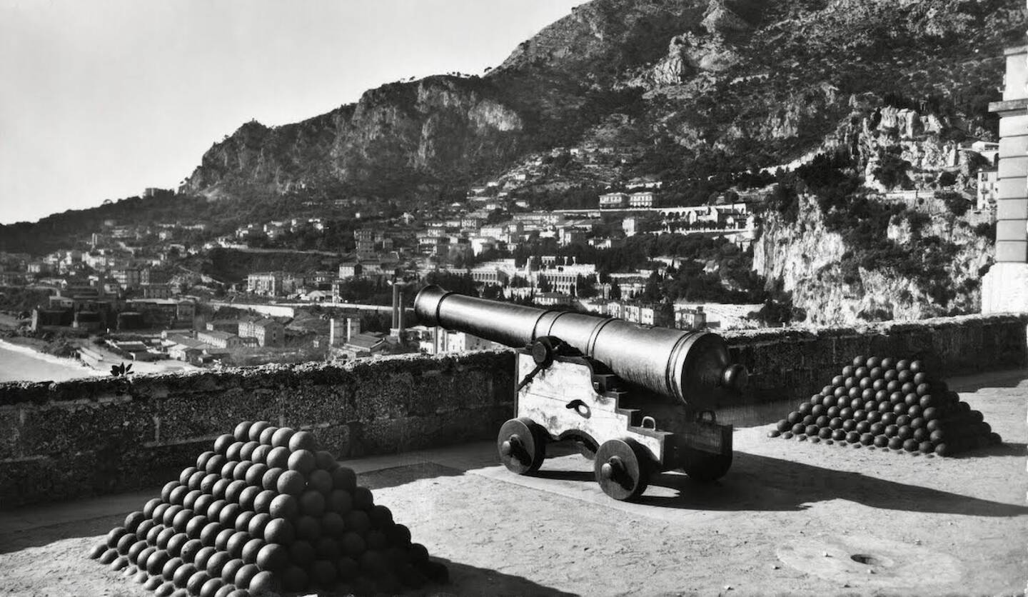 Ces canons qui ont toujours défendu la place du Palais.