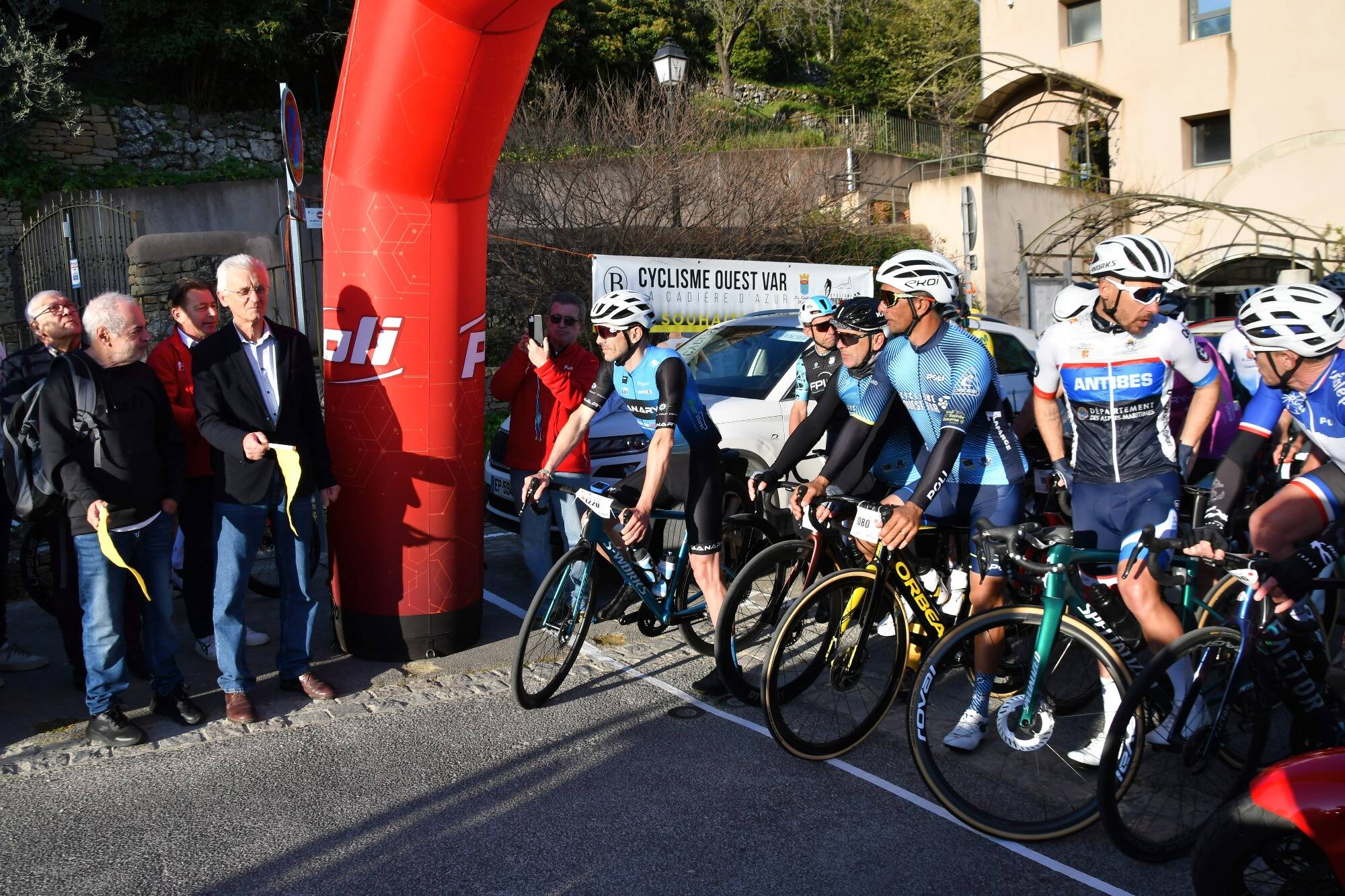 Près de 500 cyclistes ont pris le départ de la 5e édition de la Poli Sud Sainte Baume