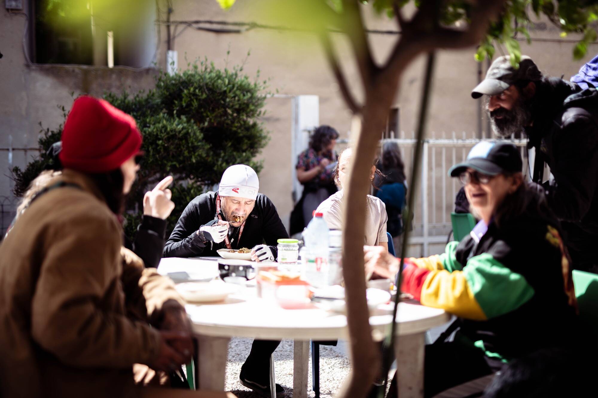 "Des lieux pour se reposer de la rue": immersion dans l'un des accueils de jour pour les SDF dans le Var