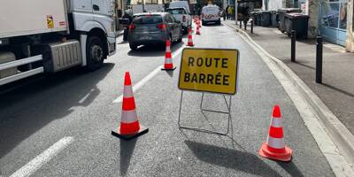 La rue Directeur Chaudon fermée à cause d'une fuite d'eau à Antibes