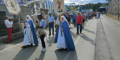A Draguignan, plusieurs centaines de fidèles participent aux rogations, cette procession religieuse pour faire tomber la pluie