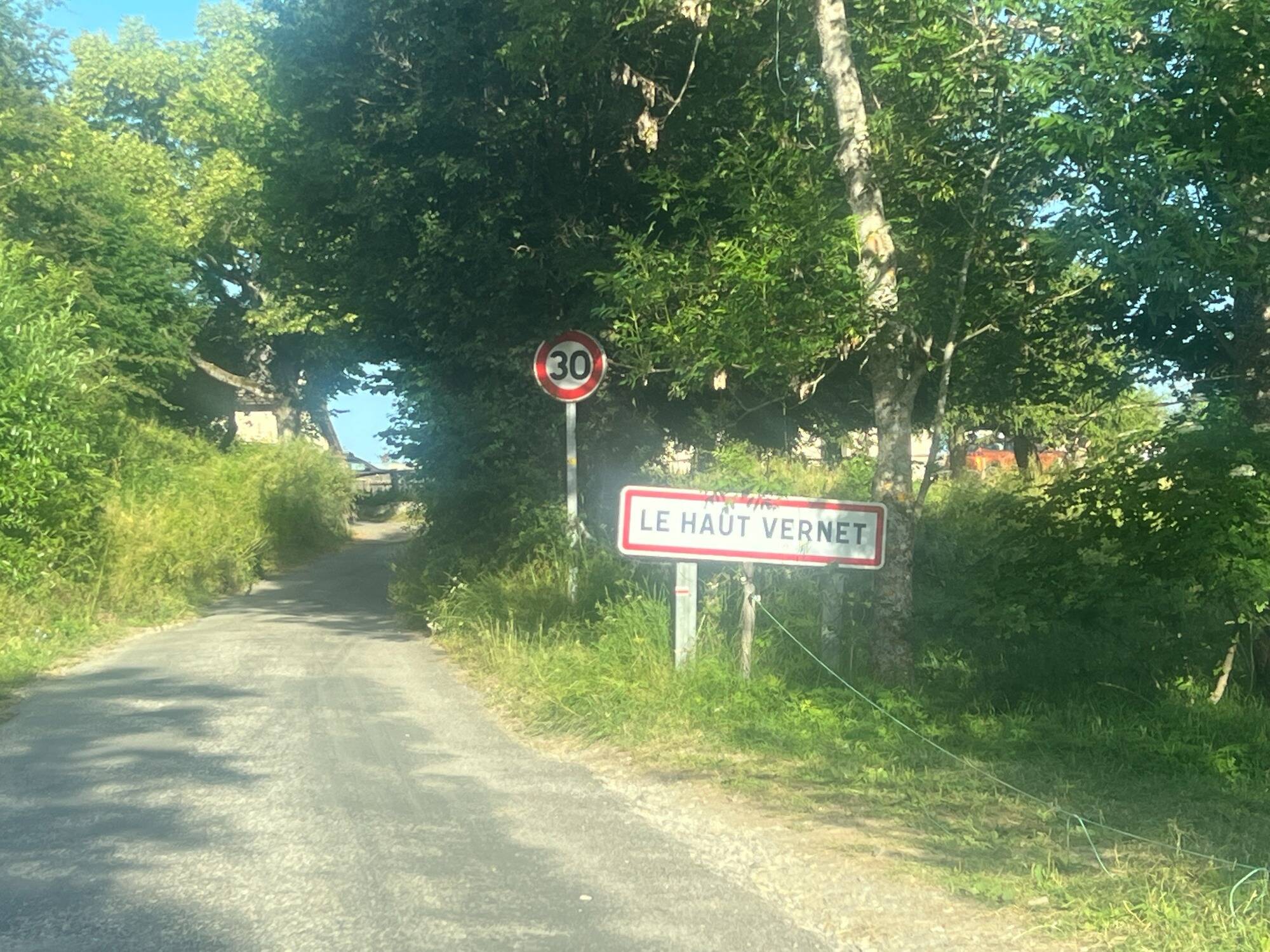 Une famille "meurtrie" qui vit "repliée"... Un ami de la famille d'Emile au Haut-Vernet donne des nouvelles des proches du petit garçon disparu
