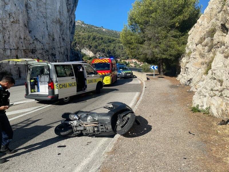 Un pilote de deux roues dans un état grave après un accident entre Nice et Monaco, son pronostic vital engagé