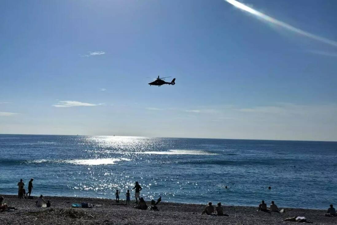 Pourquoi un hélicoptère a-t-il survolé la baie des Anges à Nice pendant une partie de la matinée ce mercredi?