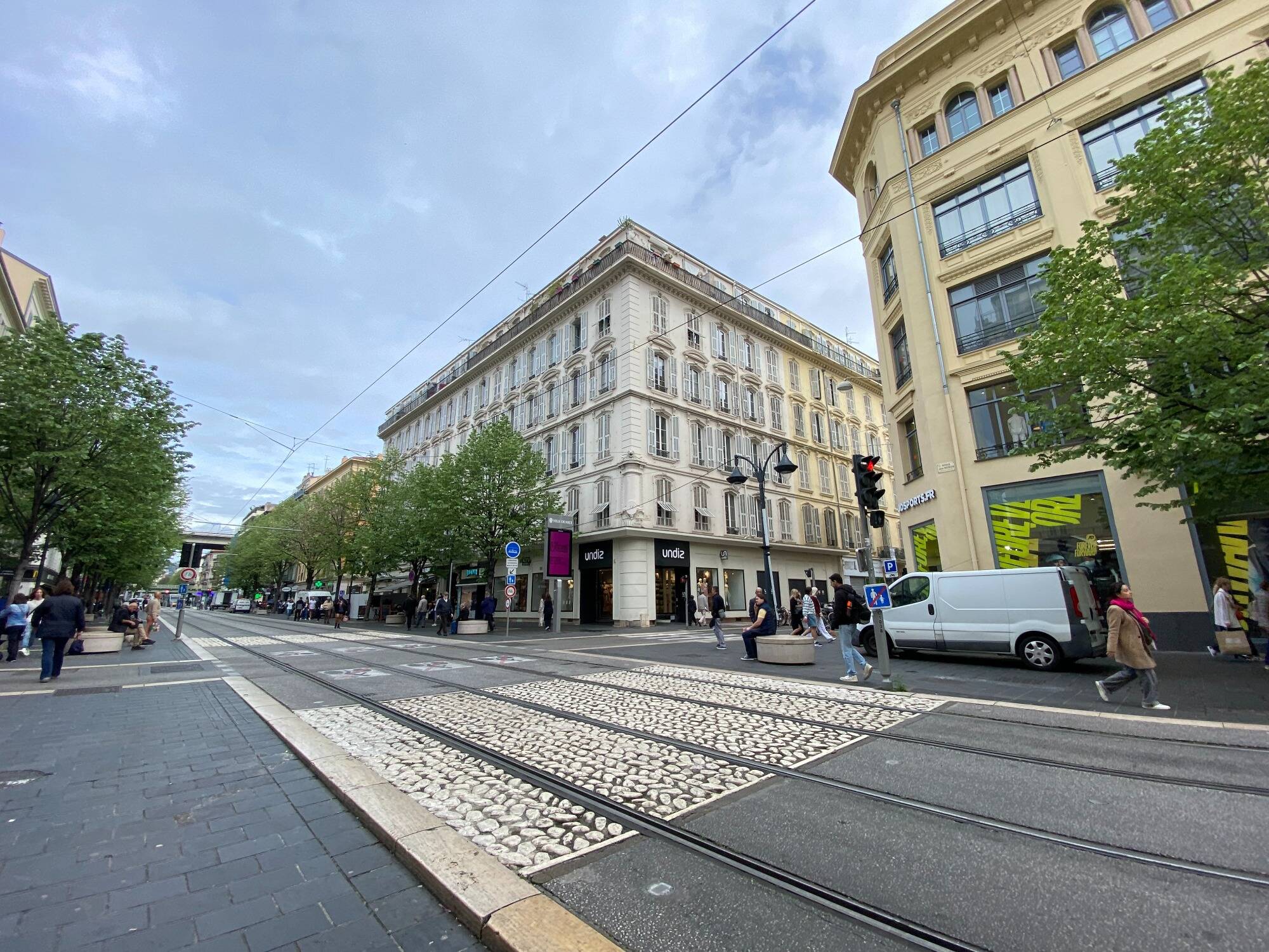 Un ado blessé à l'arme blanche: ce que l'on sait sur la rixe qui a éclaté dimanche en plein centre de Nice