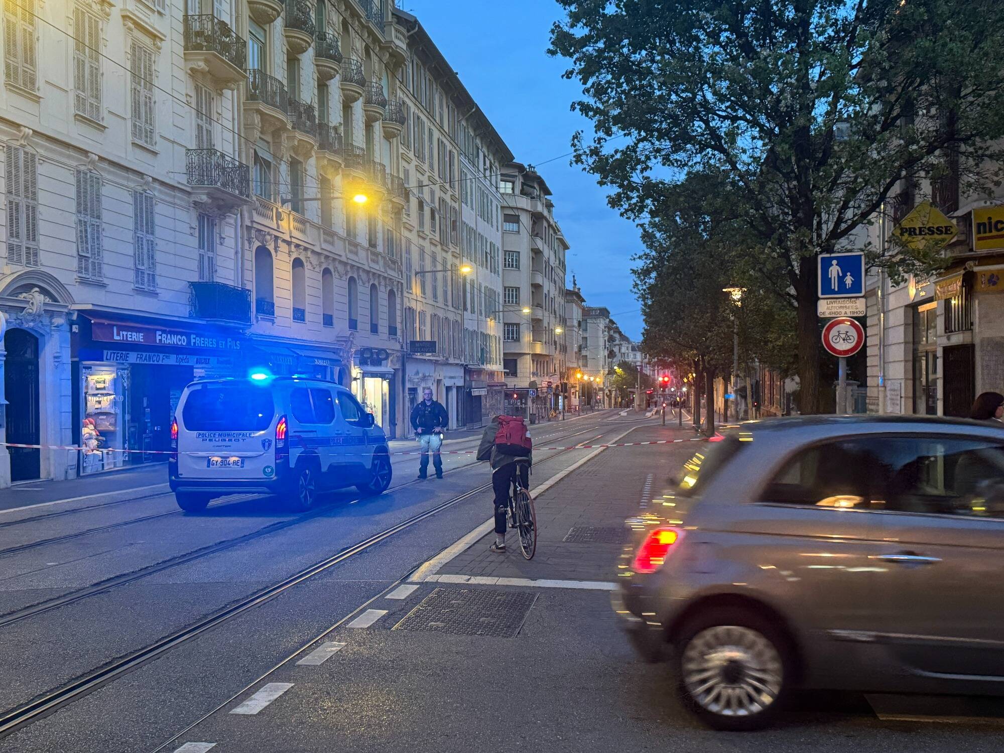 Le tramway à l'arrêt après une alerte à la bombe à Nice