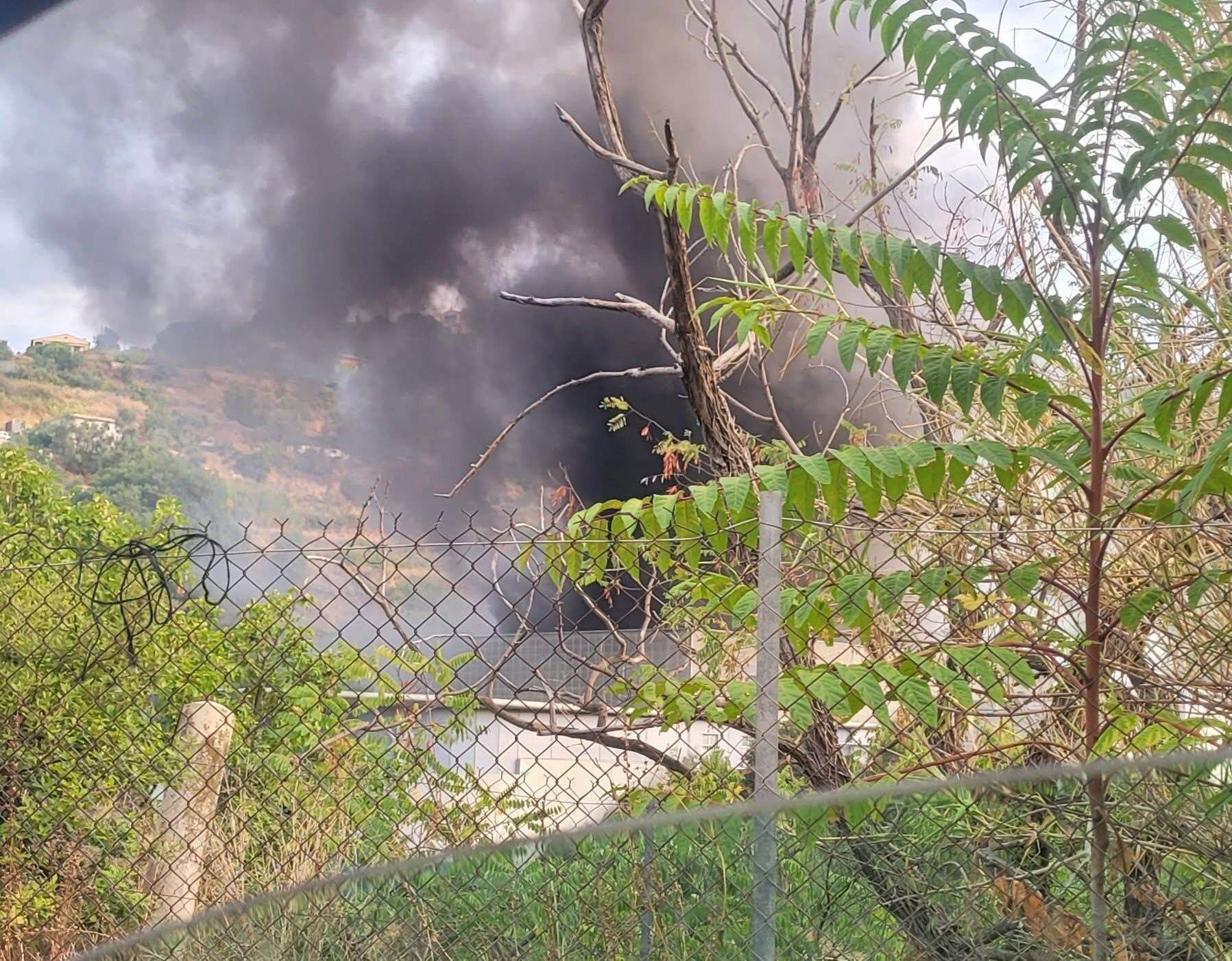 Violent incendie au centre de tri de Veolia à Nice: on fait le point sur le feu qui mobilise près de 150 personnes