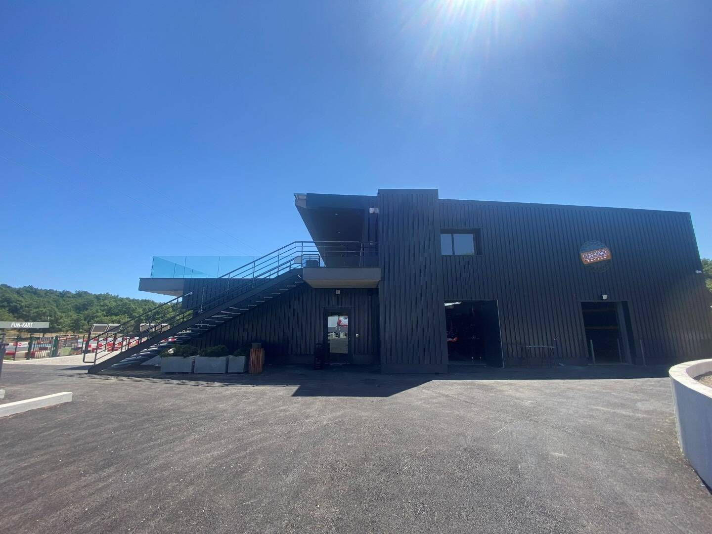 Seuls circuits outdoor des Alpes-Maritimes, Fun Kart Racing au Bar-sur-Loup s'est refait une beauté