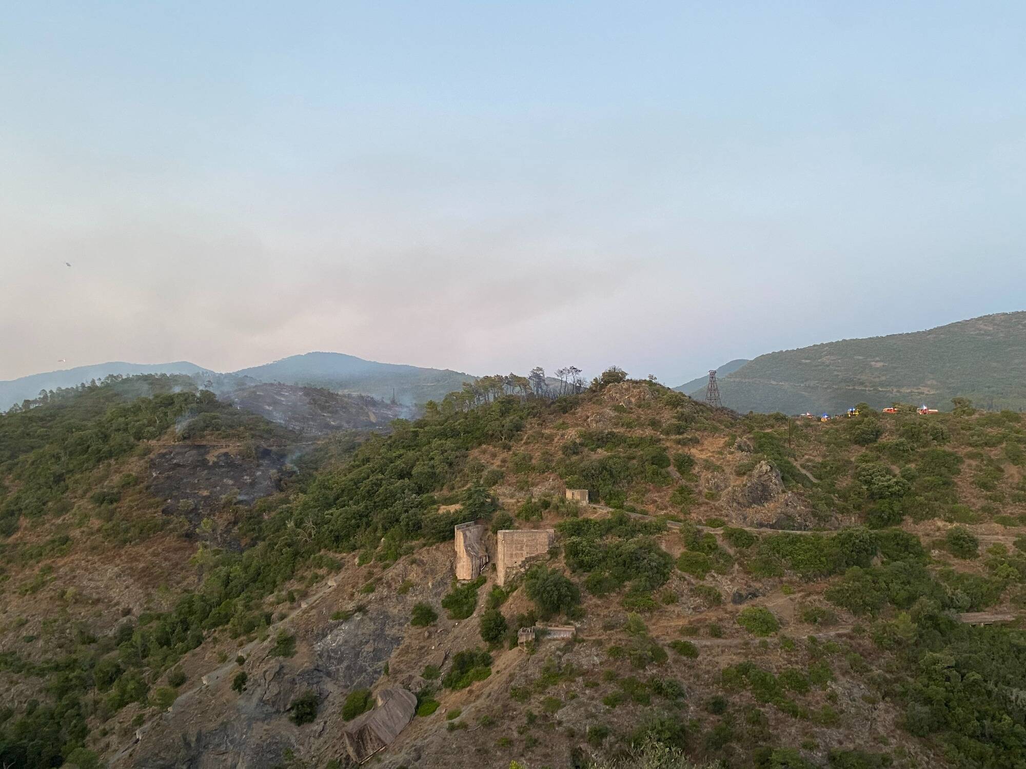 L'incendie de Fréjus est maîtrisé mais la nuit a été délicate pour les pompiers