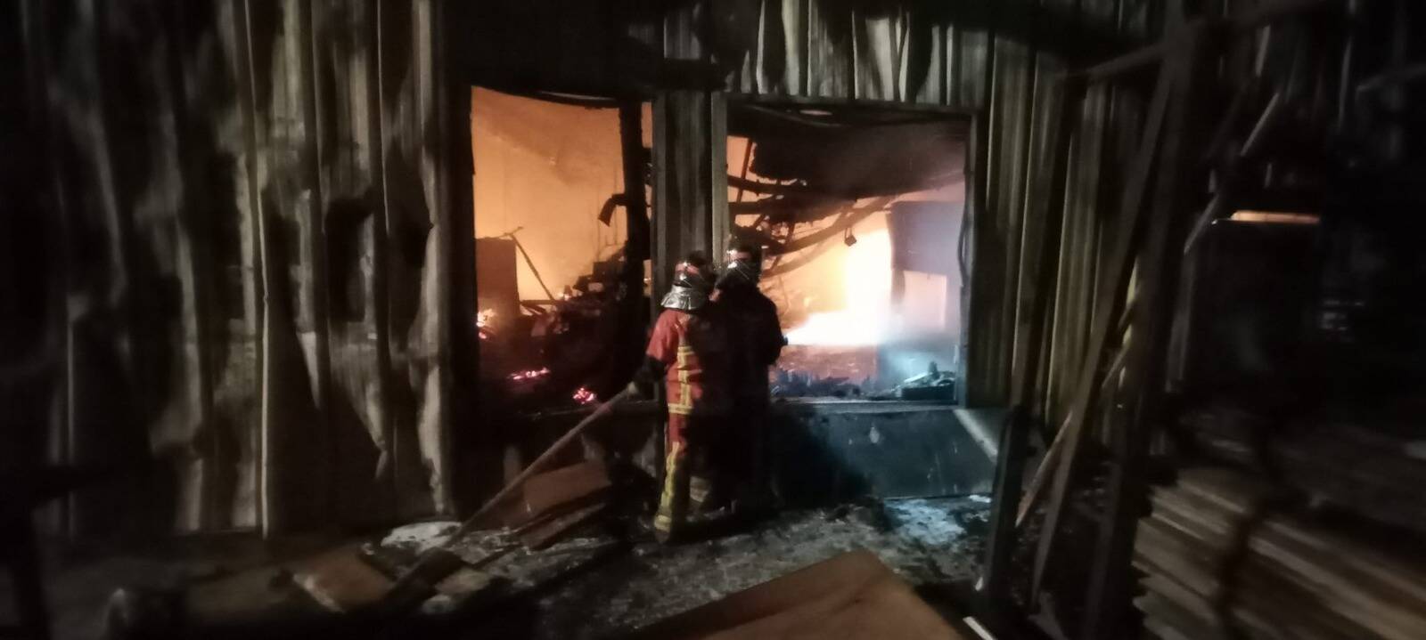 Une entreprise de menuiserie détruite par un incendie à La Londe, plusieurs salariés au chômage technique