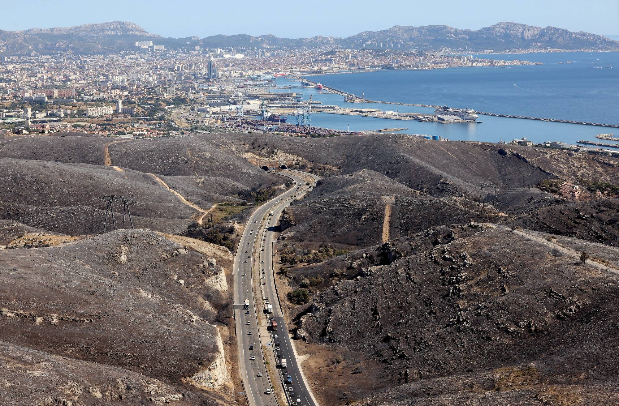 Risque de feu de forêt: l'accès à tous les massifs des Bouches-du-Rhône interdit ce lundi