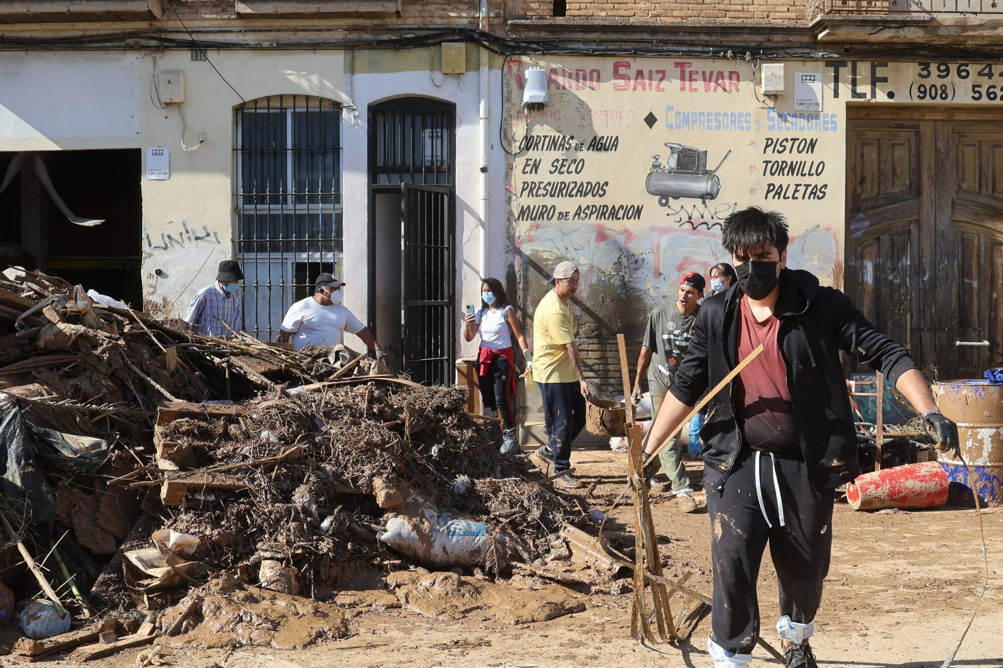Inondations en Espagne: "Je suis née ici et j'ai tout perdu", à Sedavi les inondations laissent une ville affligée