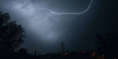 Grêle et foudre: vos images de l'impressionnant orage qui a traversé les Alpes-Maritimes cette nuit