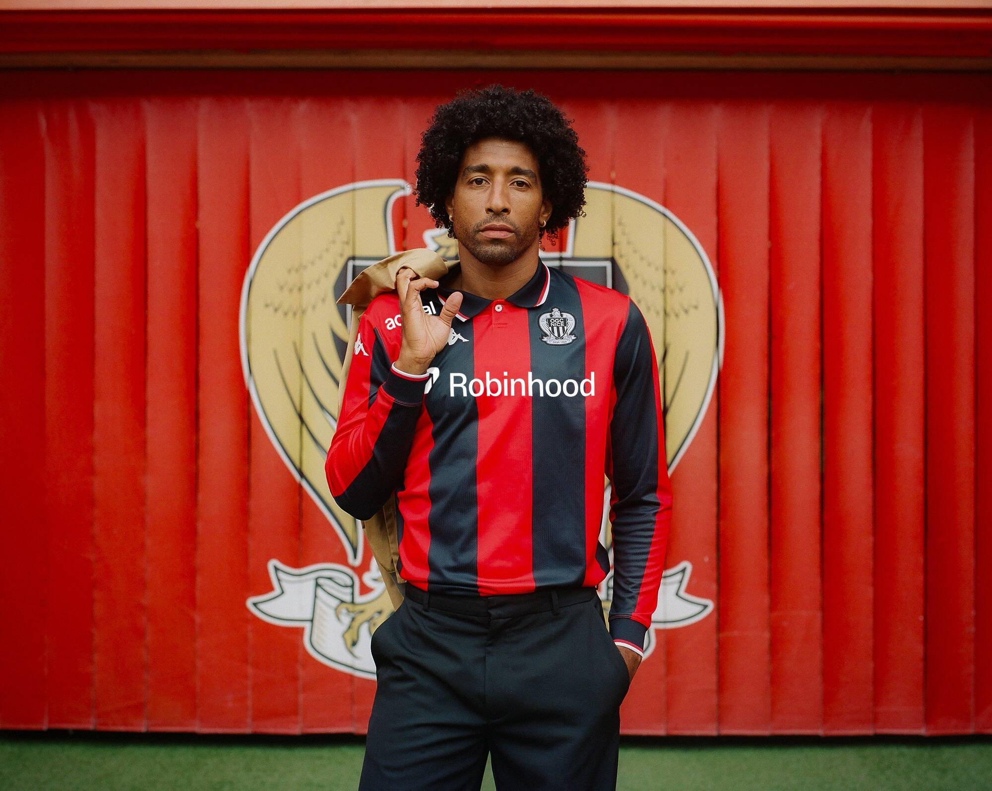 "Une pure merveille", "un sans-faute", "tout simplement magnifique"... la réaction des supporters de l'OGC Nice au sujet du nouveau maillot