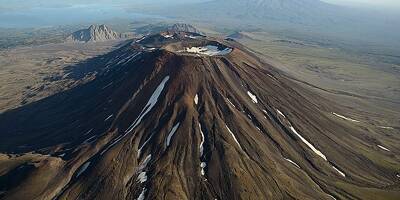 Un volcan entre en éruption pour la première fois en plus de 450 ans en Russie