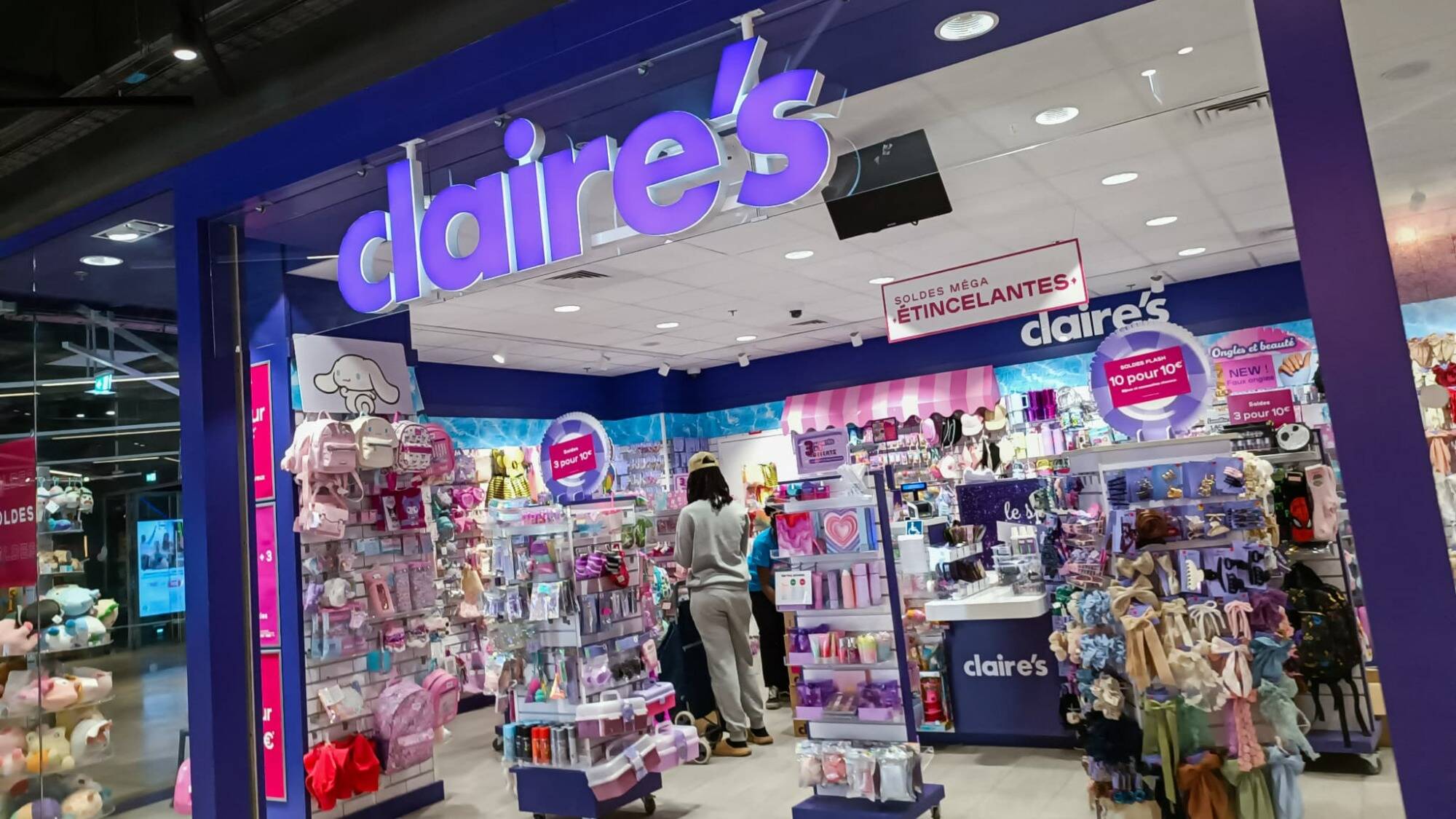 Les magasins de bijoux à petits prix Claire's en redressement judiciaire en France, plusieurs magasins dans les Alpes-Maritimes et le Var