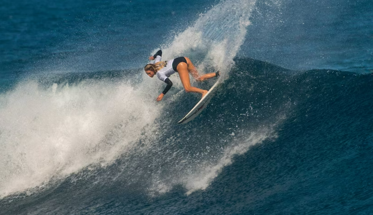 L'Australienne Laura Enever établit un nouveau record du monde de la plus haute vague surfée
