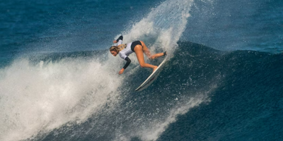 L'Australienne Laura Enever établit un nouveau record du monde de la plus haute vague surfée