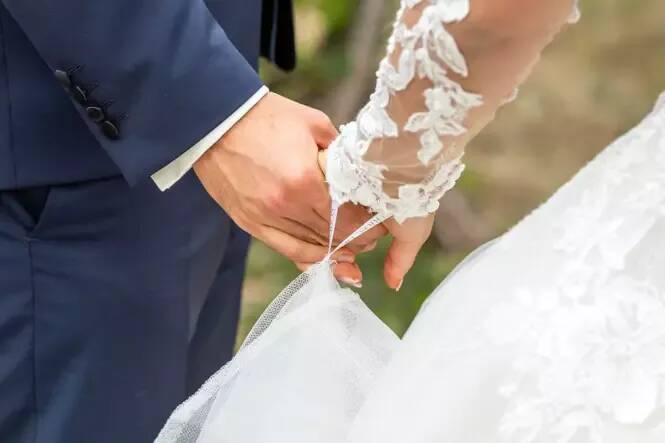 L'interdiction des mariages avant 18 ans entre en vigueur en Angleterre et au Pays de Galles